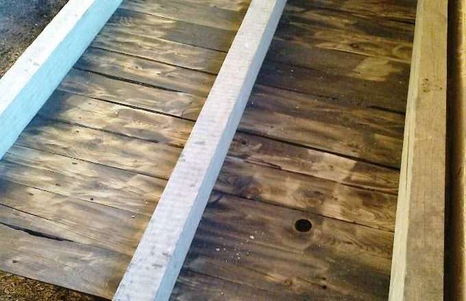 В квартире вместо пола земля: причины, последствия и что делать