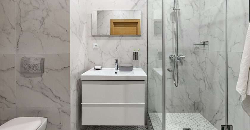 Дизайн маленькой ванной совмещённой с туалетом