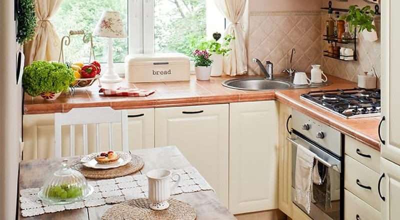 Дизайн маленькой кухни в маленьком частном доме