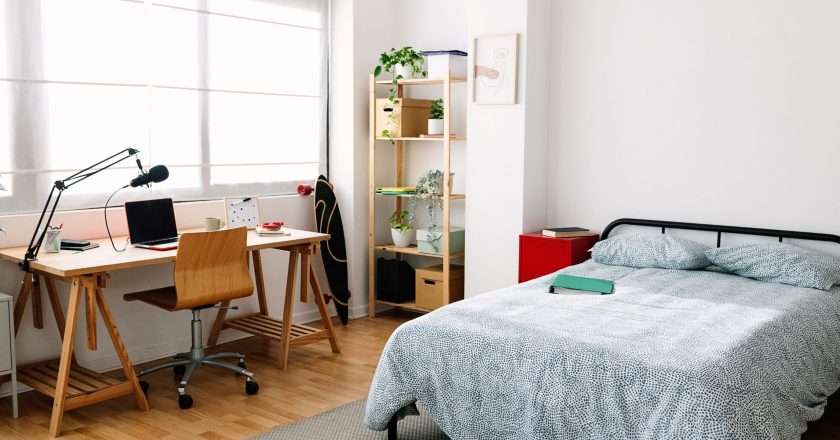 Дизайн спальни и рабочего места в одном