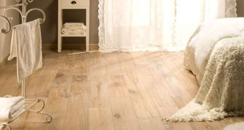 Натуральная доска для пола в квартиру в спальне