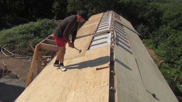 Подготовка крыши под мягкую кровлю: основные этапы и материалы