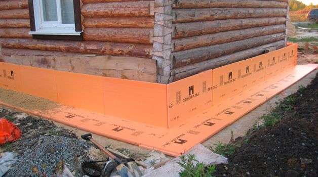 Чем утеплять фундамент деревянного дома