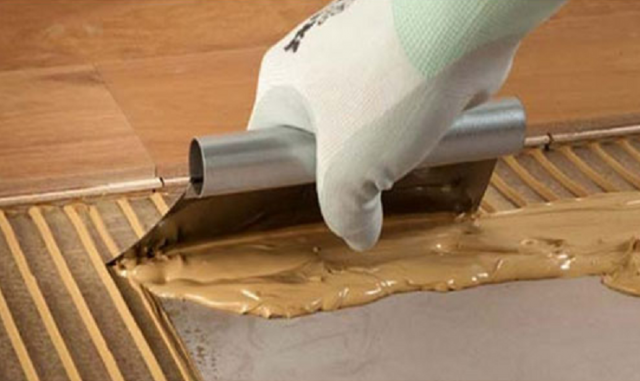 Приклеивание ламината к полу: когда это оправдано и как правильно